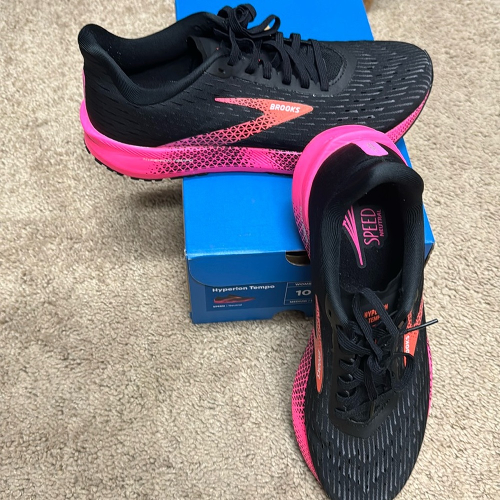 Hyperion Tempo size 10 Medium/B. Never worn. In original box.